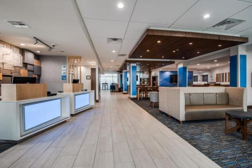 holiday inn express and suites dallas north addison