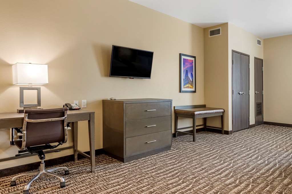 comfort suites near sam houston race park