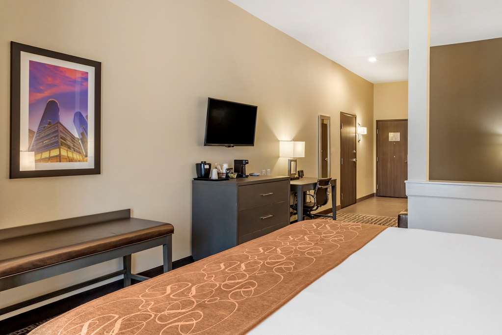 comfort suites near sam houston race park