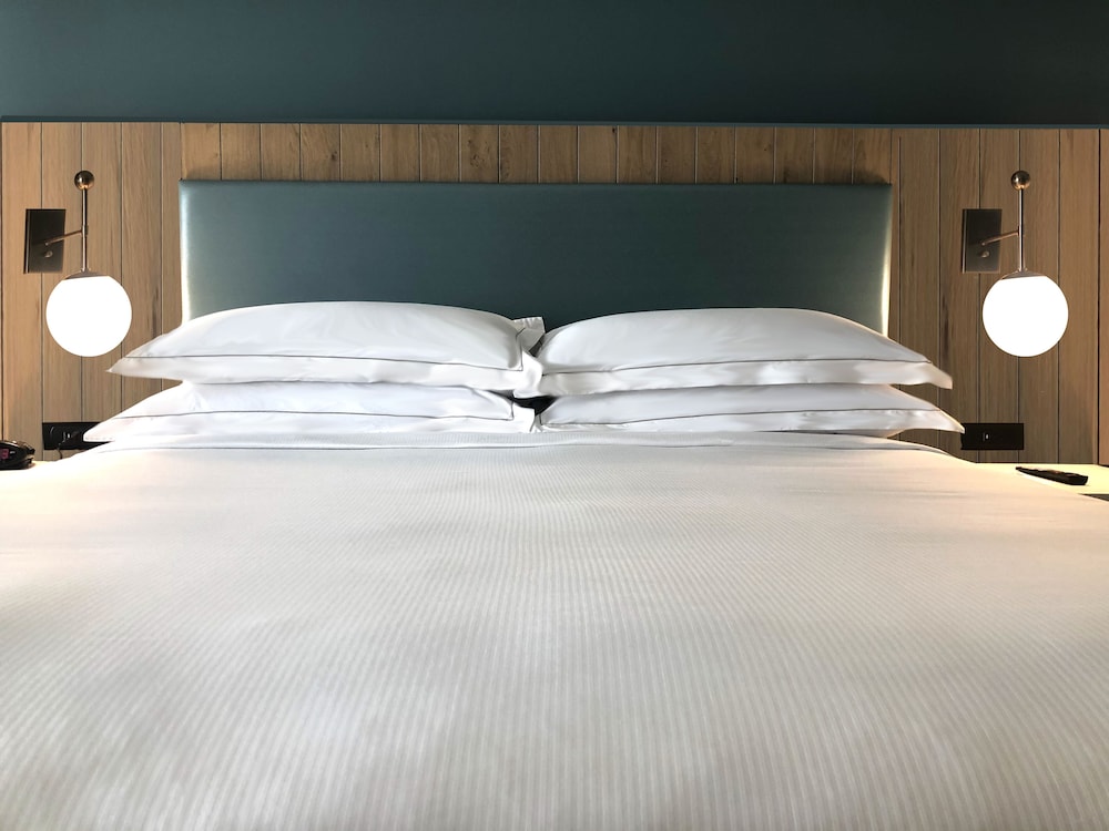 suncoast park hotel anaheim resort tapestry by hilton