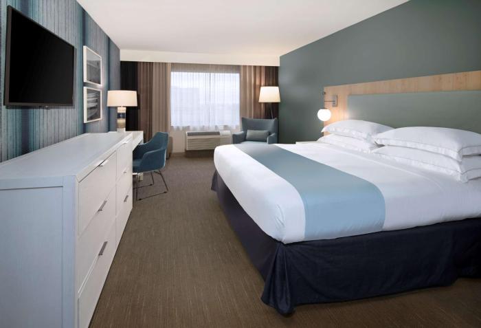 suncoast park hotel anaheim resort tapestry by hilton