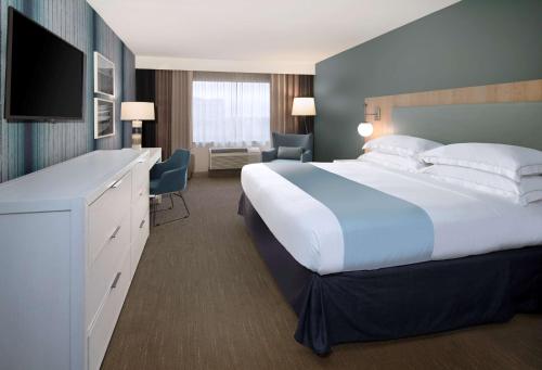 suncoast park hotel anaheim resort tapestry by hilton