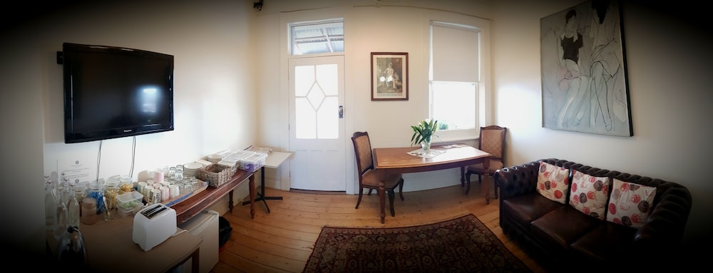 corner hotel alexandra