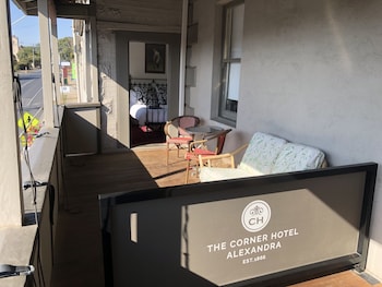 corner hotel alexandra