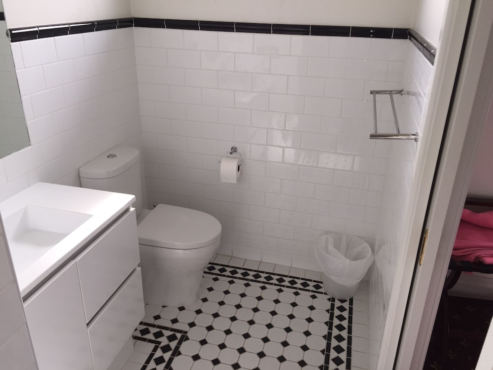 corner hotel alexandra