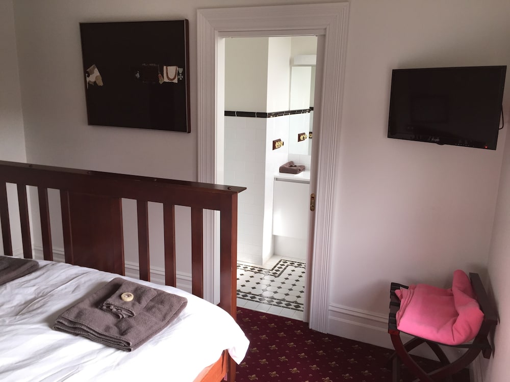 corner hotel alexandra