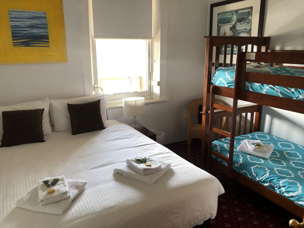 corner hotel alexandra