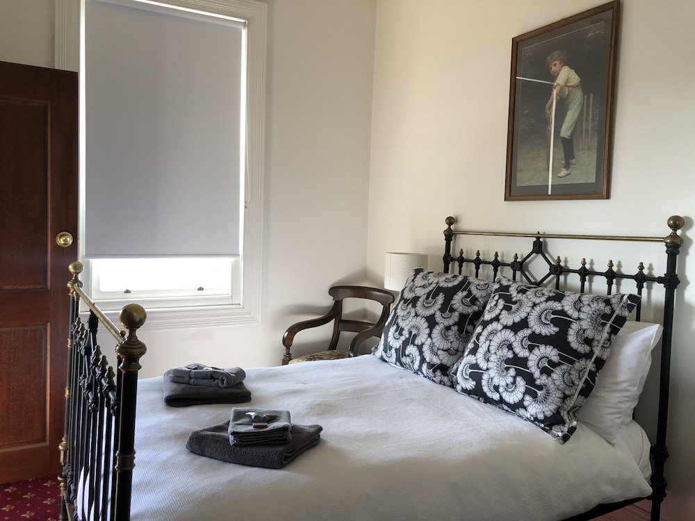 corner hotel alexandra