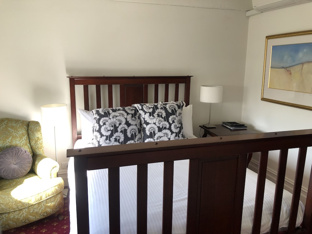 corner hotel alexandra