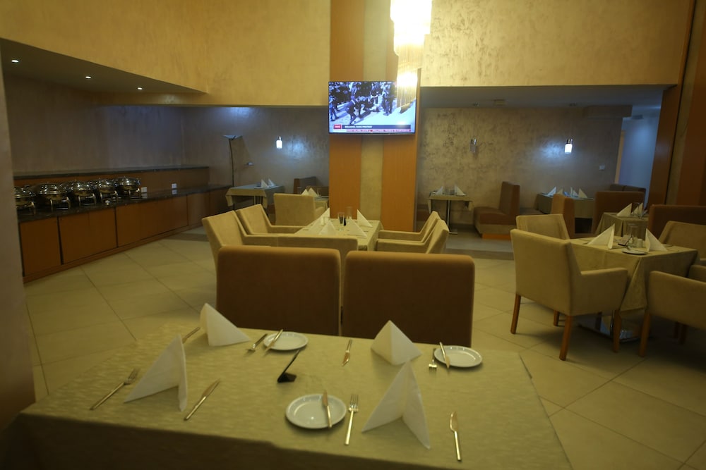 momona hotel