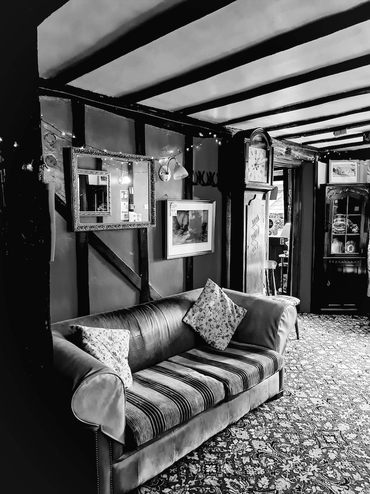 the four horseshoes
