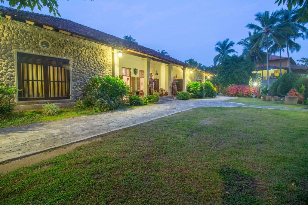 serendip stone hotel and bungalow