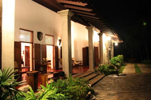 serendip stone hotel and bungalow