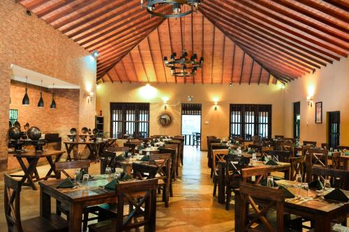 serendip stone hotel and bungalow