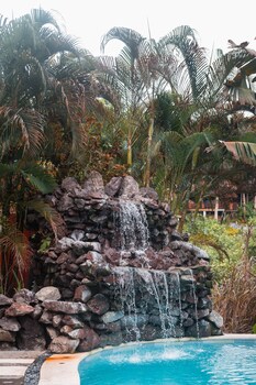 damires hills tierra verde
