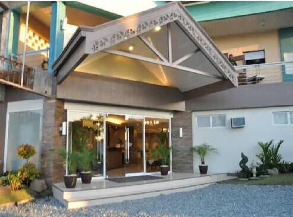 magallanes square hotel