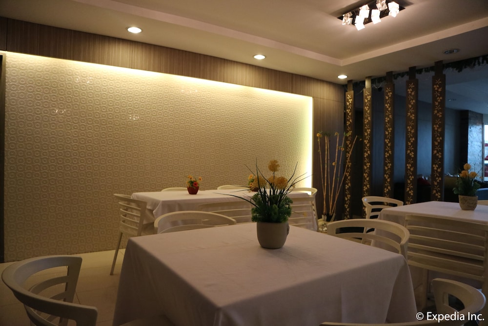 magallanes square hotel