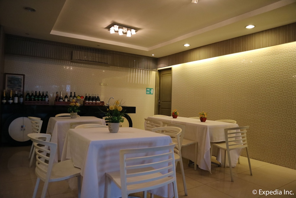 magallanes square hotel