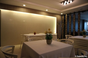 magallanes square hotel