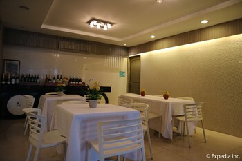 magallanes square hotel