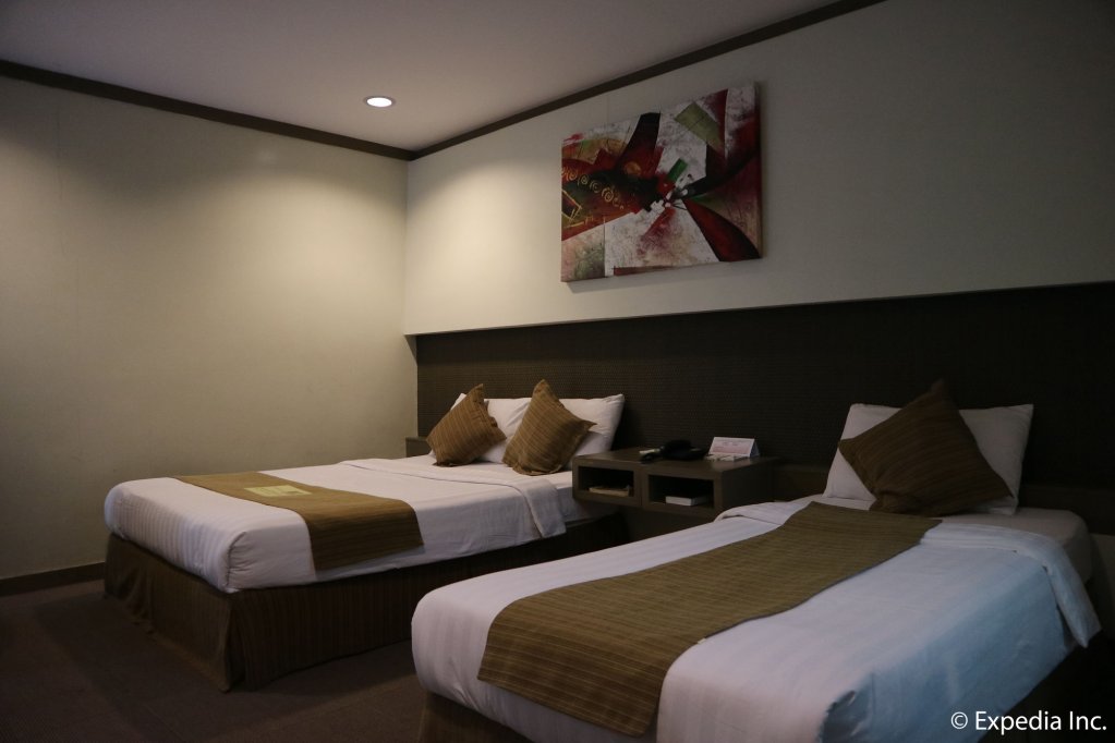 magallanes square hotel