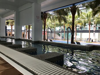 white house beach hotspring resort