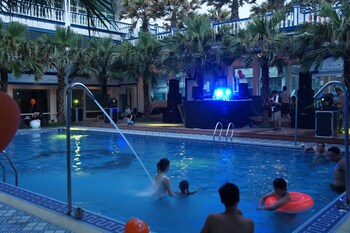 white house beach hotspring resort