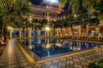 white house beach hotspring resort