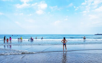 white house beach hotspring resort