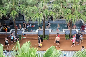 white house beach hotspring resort