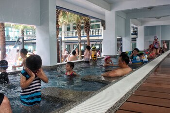 white house beach hotspring resort