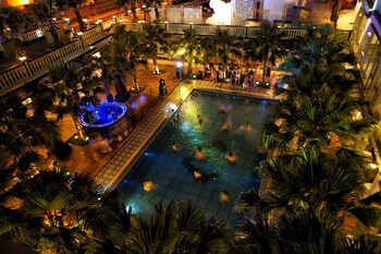 white house beach hotspring resort