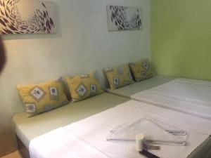 ellens resort annex