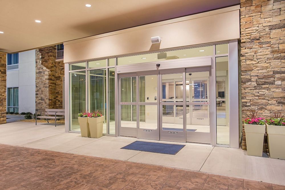 holiday inn express and suites covington by ihg