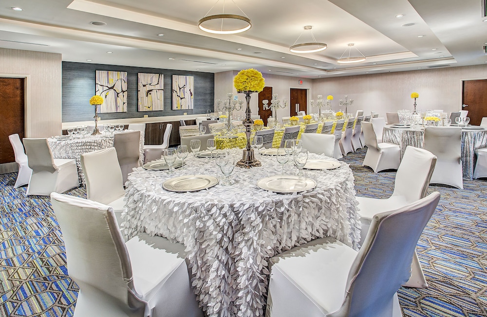 holiday inn express and suites covington by ihg