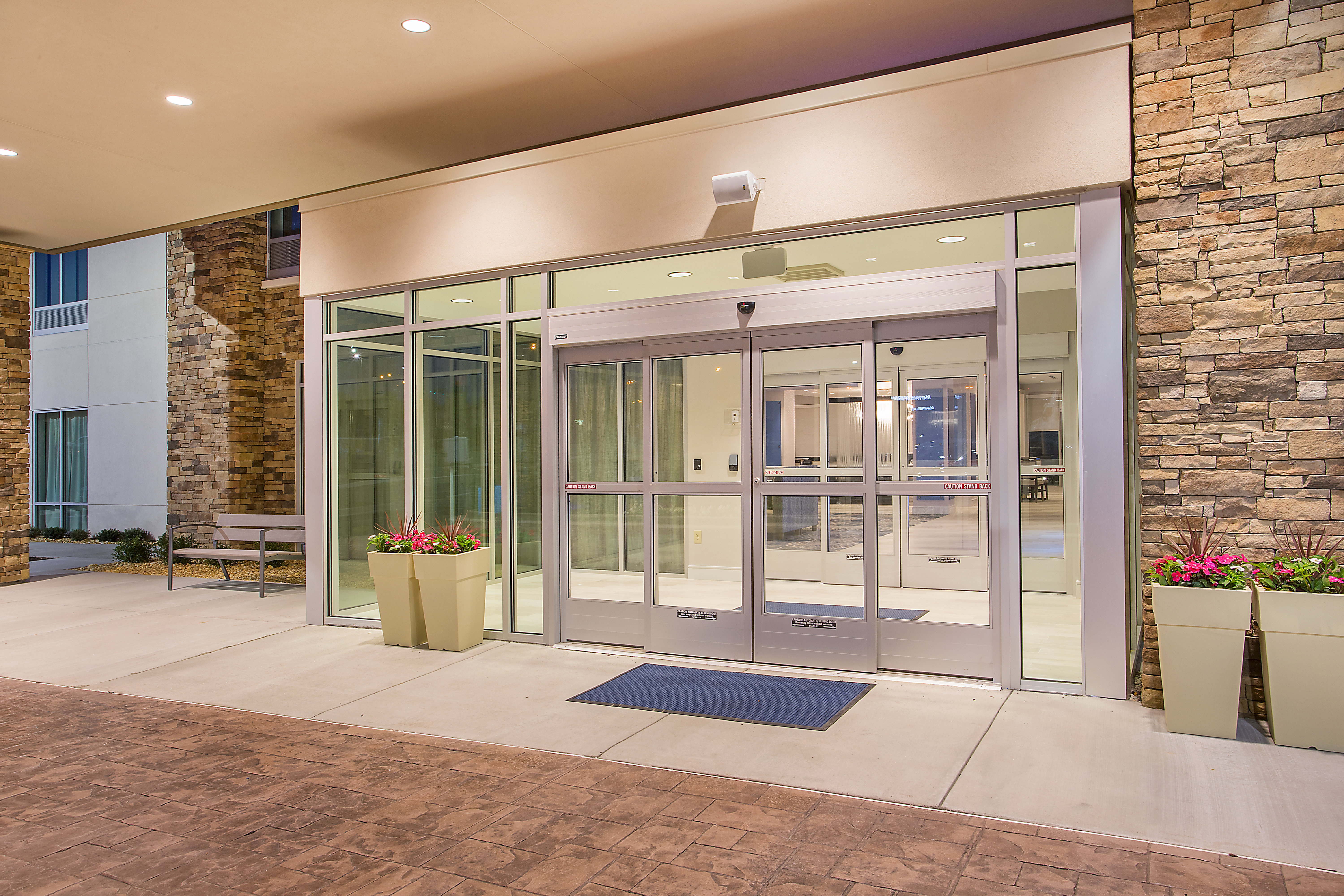 holiday inn express and suites covington by ihg