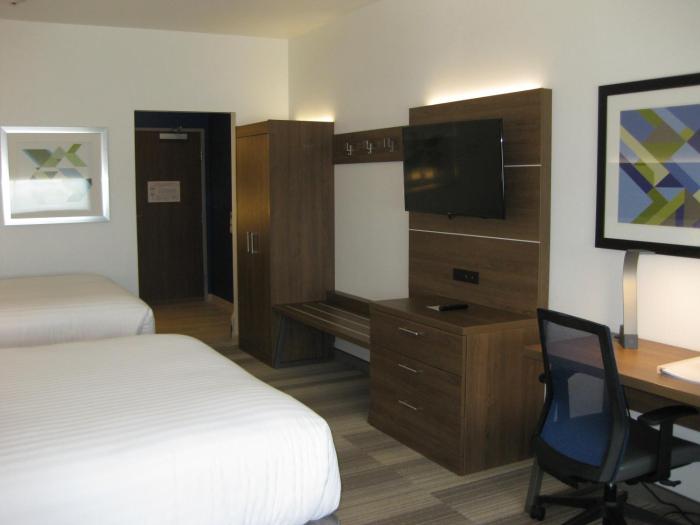 holiday inn express and suites houston nw cypressg