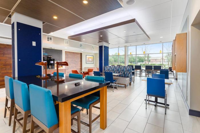 holiday inn express and suites houston nw cypressg