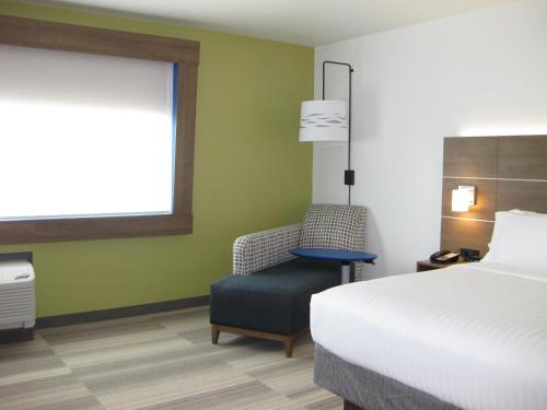 holiday inn express and suites houston nw cypressg