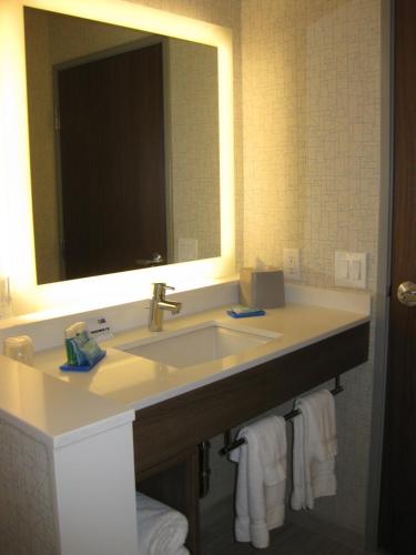 holiday inn express and suites houston nw cypressg