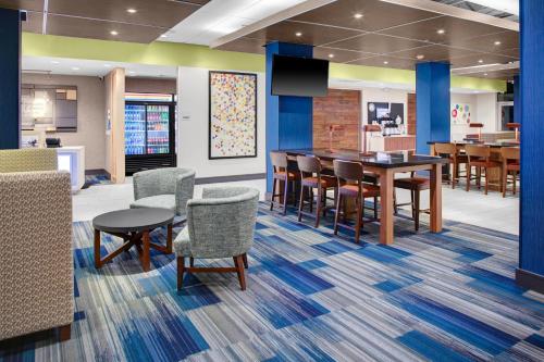 holiday inn express and suites houston nw cypressg