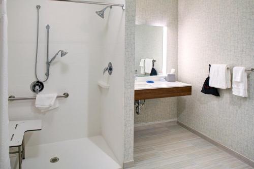 holiday inn express and suites houston nw cypressg