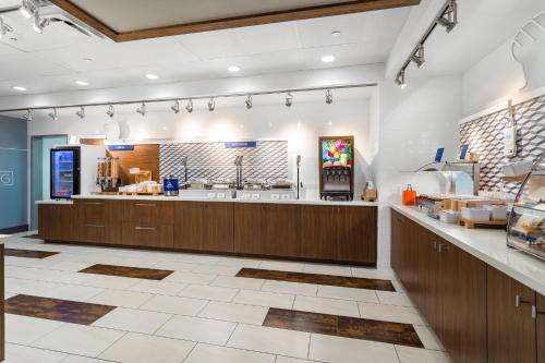 holiday inn express and suites houston nw cypressg