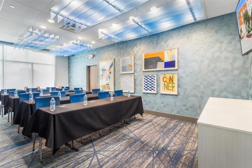 holiday inn express and suites houston nw cypressg