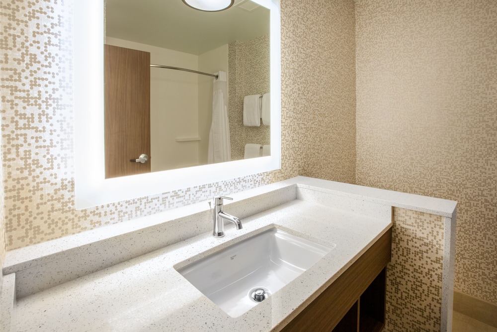 holiday inn express suites indianapolis ne noblesv