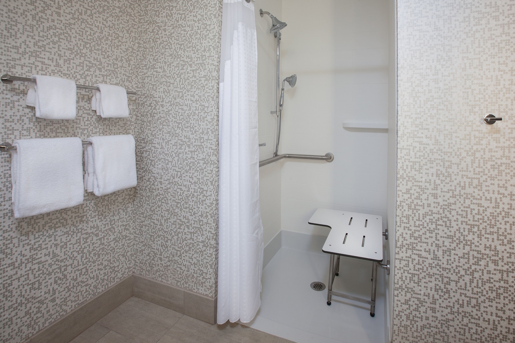 holiday inn express suites indianapolis ne noblesv