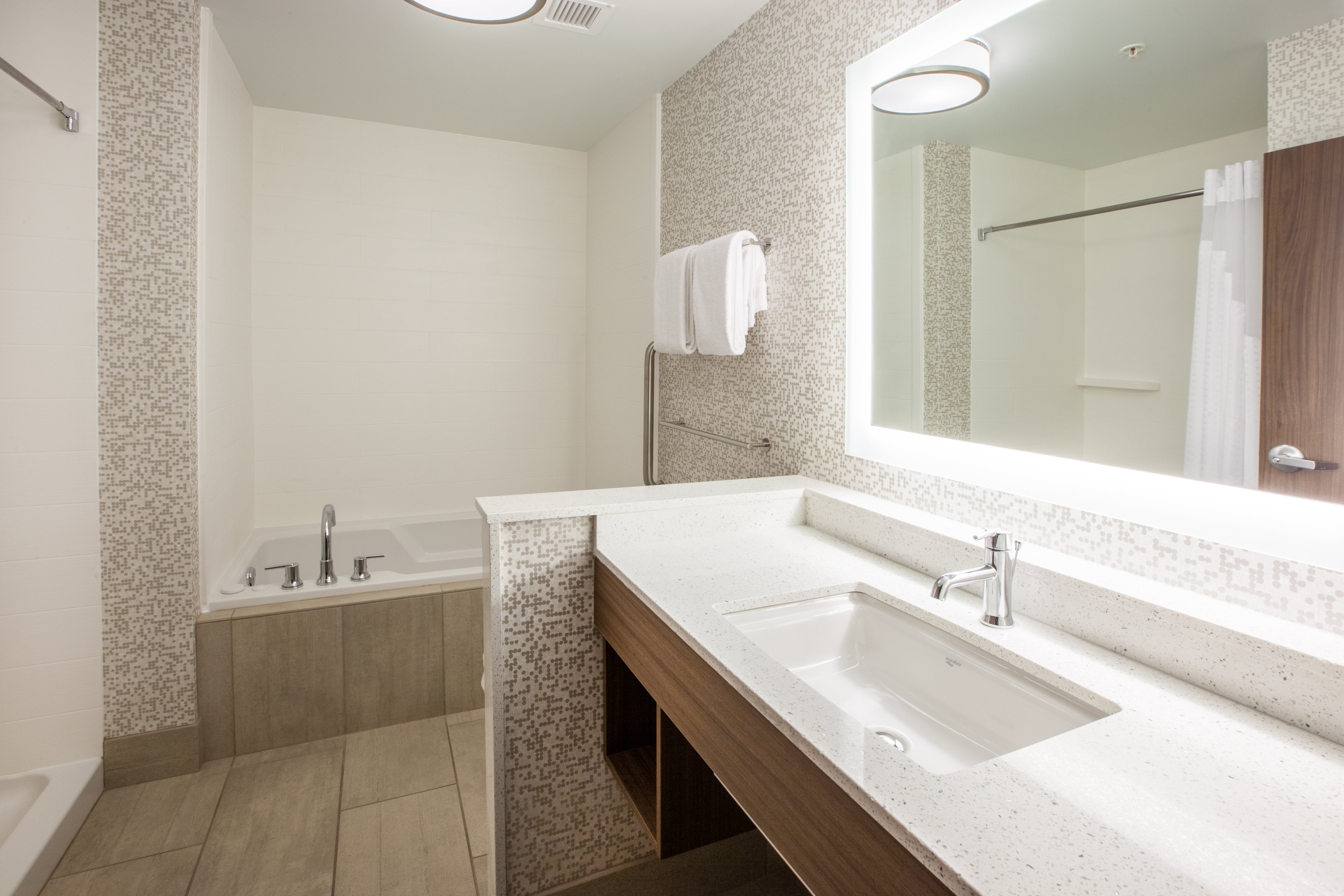 holiday inn express suites indianapolis ne noblesv