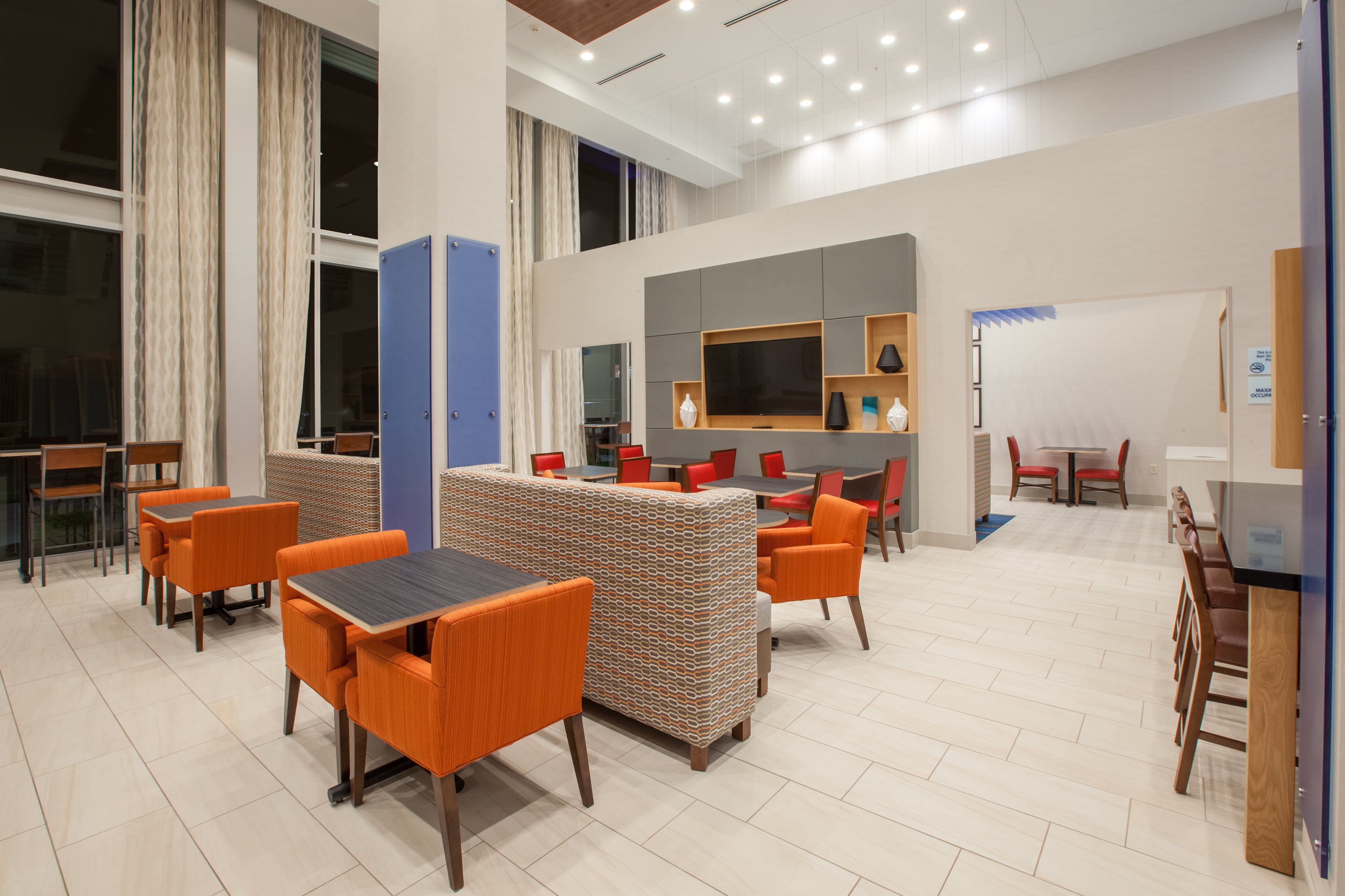 holiday inn express suites indianapolis ne noblesv