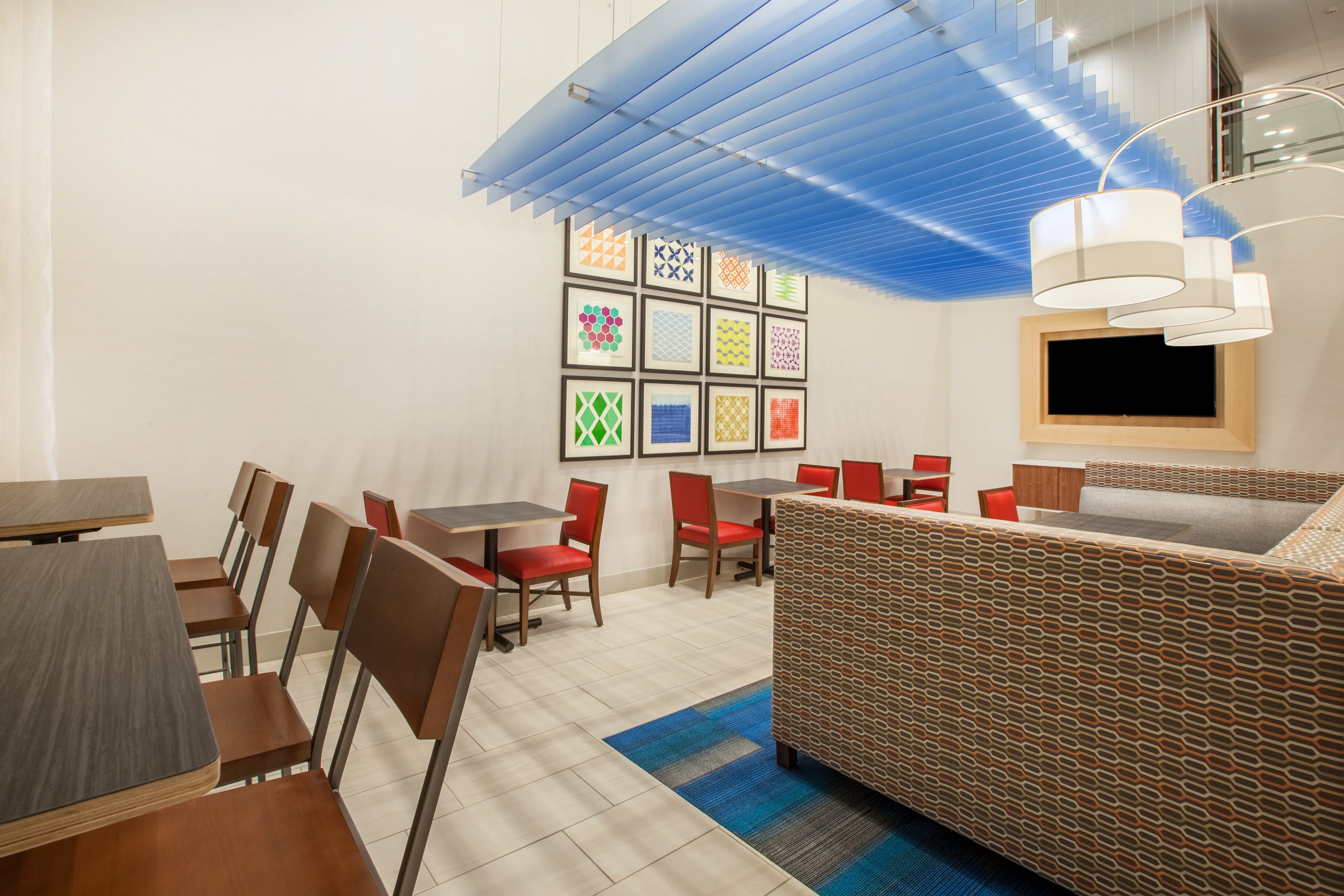 holiday inn express suites indianapolis ne noblesv