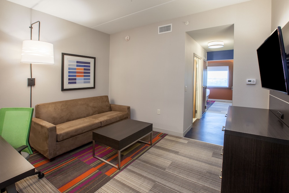holiday inn express suites indianapolis ne noblesv